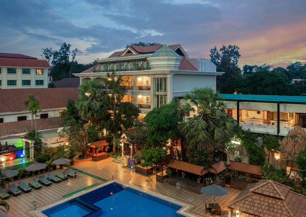 Somadevi Angkor Premium Otel Siem Reap Dış mekan fotoğraf